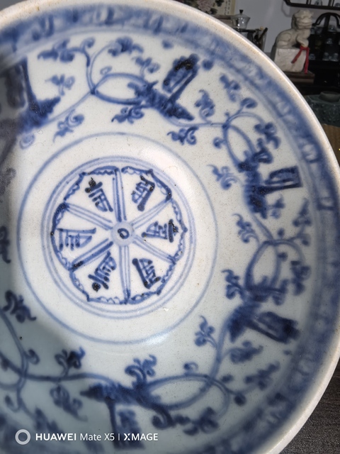 古玩陶瓷青花花卉紋梵文碗真品鑒賞圖