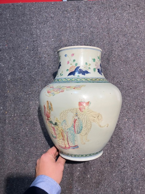 古玩陶瓷青花粉彩罐真品鑒賞圖