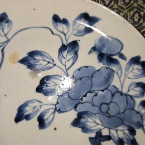 古玩陶瓷花卉紋青花盤真品鑒賞圖