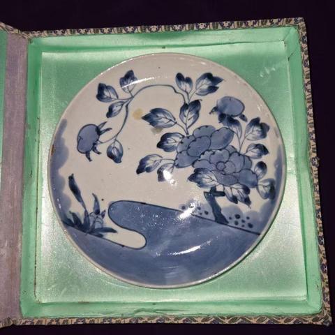 古玩陶瓷花卉紋青花盤真品鑒賞圖
