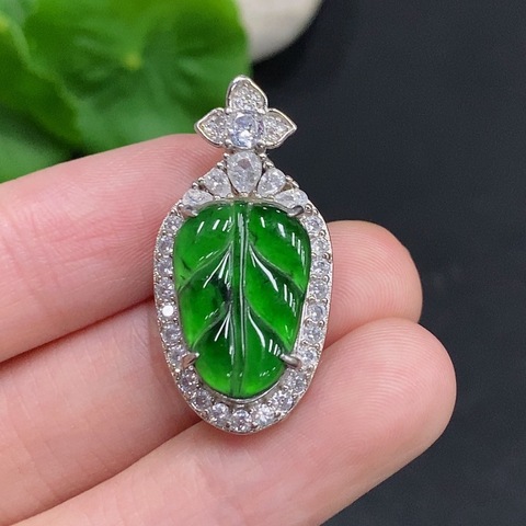 古玩玉器天然翡翠雕刻葉形掛件真品鑒賞圖