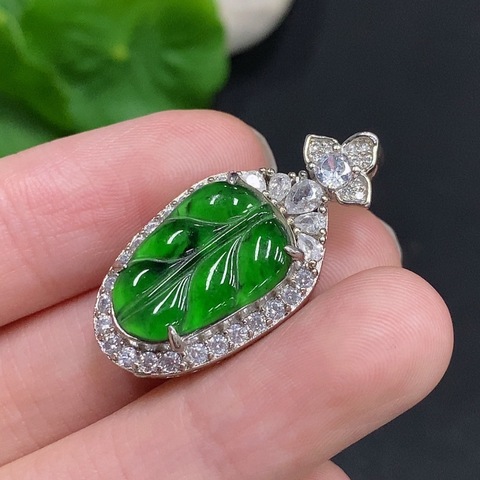 古玩玉器天然翡翠雕刻葉形掛件真品鑒賞圖