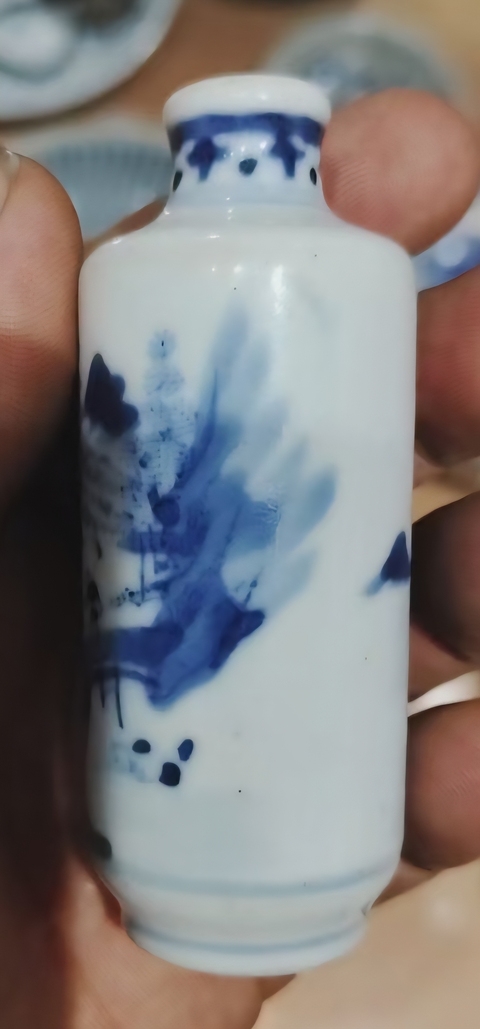 古玩陶瓷山水紋青花鼻煙壺真品鑒賞圖