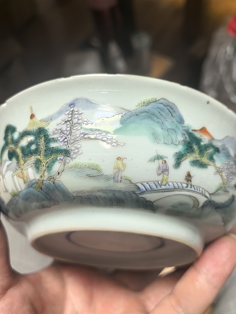 古玩陶瓷粉彩山水人物碗真品鑒賞圖