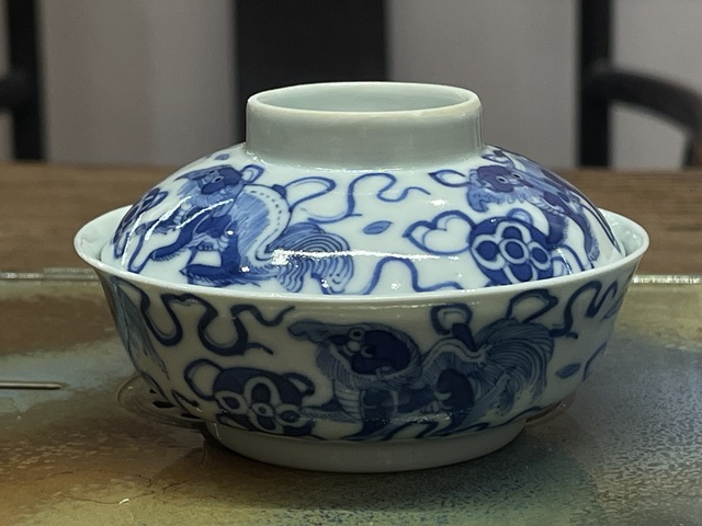 古玩陶瓷青花獅子紋蓋碗真品鑒賞圖