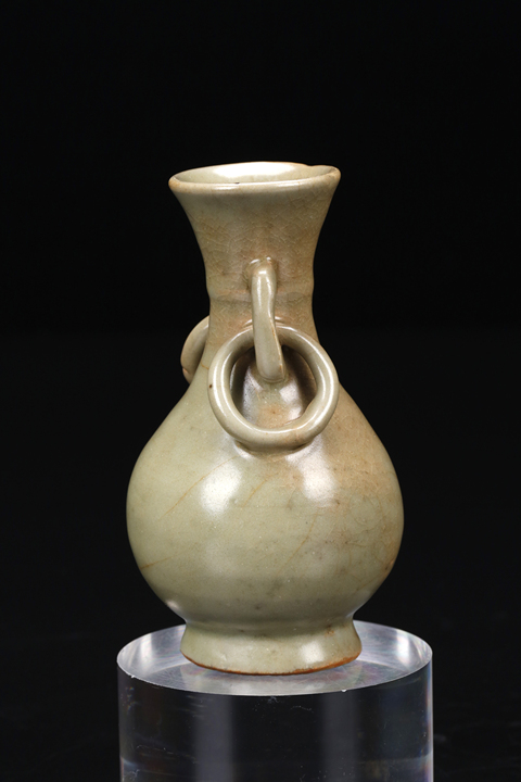 古玩陶瓷龍泉窯掛環(huán)瓶真品鑒賞圖