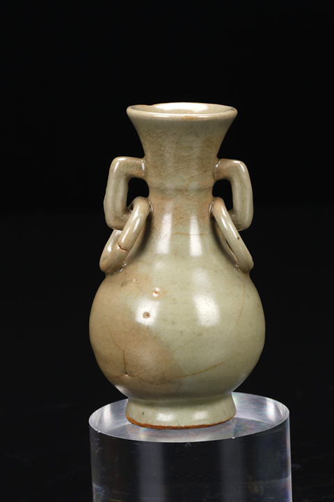 古玩陶瓷龍泉窯掛環(huán)瓶真品鑒賞圖