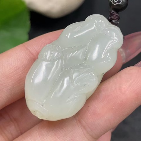 古玩玉器天然和田玉貔貅題材掛件真品鑒賞圖