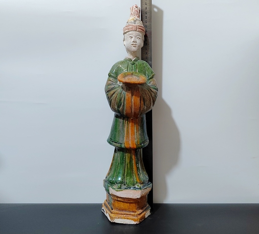 古玩陶瓷明三彩仕女俑真品鑒賞圖