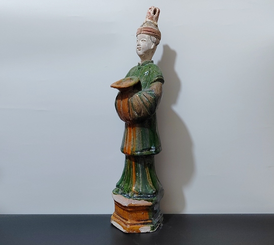 古玩陶瓷明三彩仕女俑真品鑒賞圖