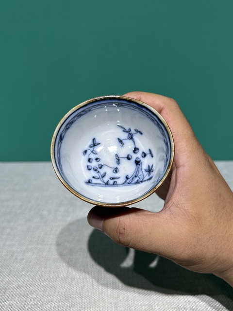 古玩陶瓷清代乾隆紫金釉青花花卉紋杯國慶放漏拍賣,當前價格888元
