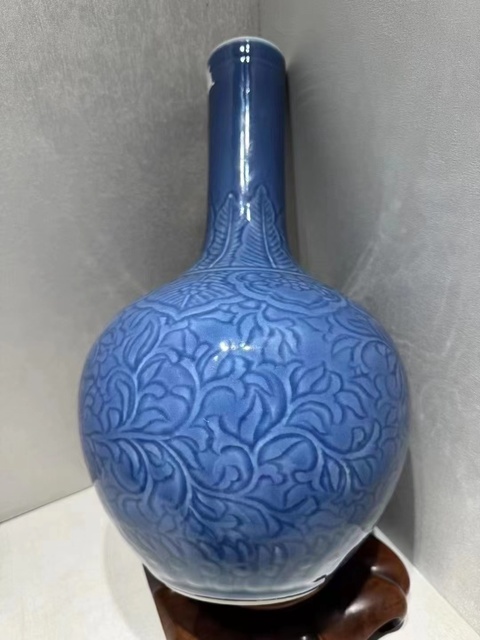 古玩陶瓷天藍釉刻花紋天球瓶真品鑒賞圖