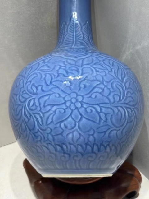 古玩陶瓷天藍釉刻花紋天球瓶真品鑒賞圖