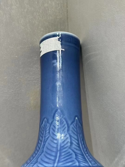 古玩陶瓷天藍釉刻花紋天球瓶真品鑒賞圖