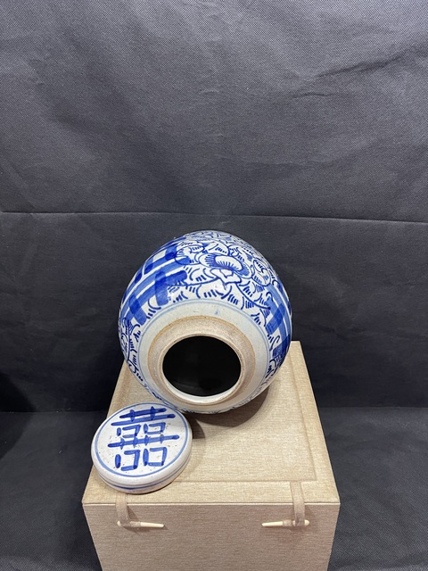 古玩陶瓷青花纏枝花卉紋蓋罐拍賣，當前價格1050元