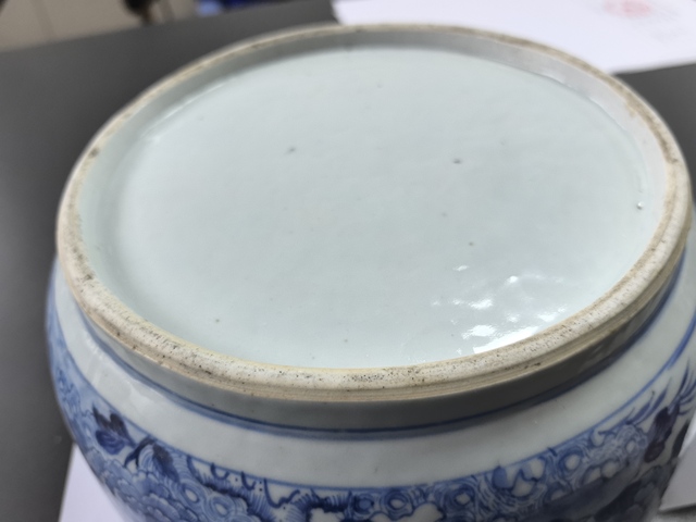 古玩陶瓷青花洞石花卉紋蓋缸真品鑒賞圖