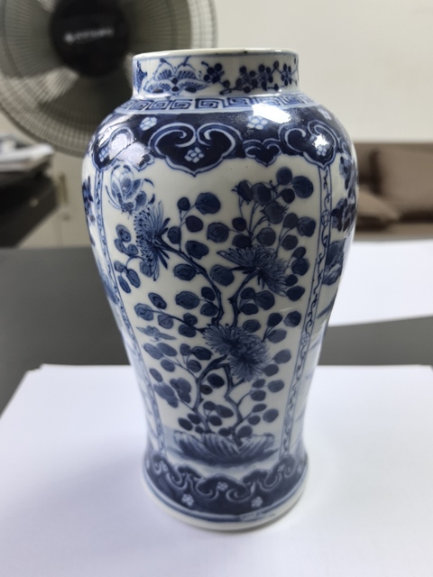 古玩陶瓷青花花鳥(niǎo)紋雞腿瓶真品鑒賞圖