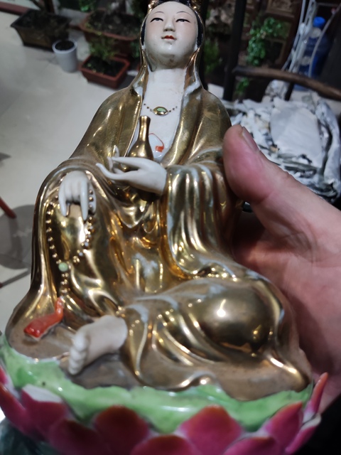 古玩陶瓷解放初期景德鎮(zhèn) 觀音塑像拍賣，當(dāng)前價(jià)格1元