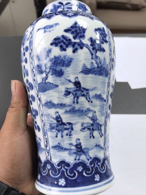 古玩陶瓷青花花鳥(niǎo)紋雞腿瓶真品鑒賞圖