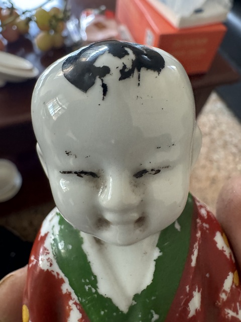 古玩陶瓷彩繪童子造像真品鑒賞圖