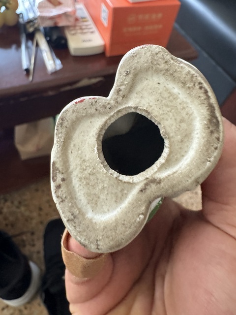 古玩陶瓷彩繪童子造像真品鑒賞圖