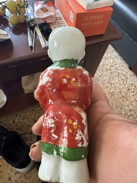 古玩陶瓷彩繪童子造像真品鑒賞圖