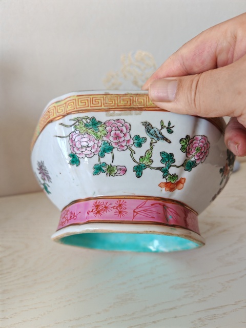 古玩陶瓷粉彩花鳥紋貢碗真品鑒賞圖