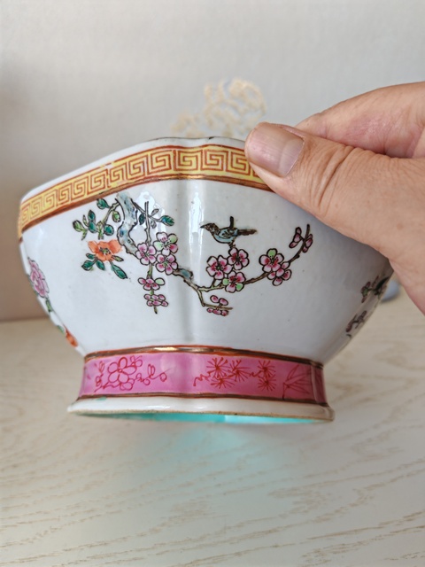 古玩陶瓷粉彩花鳥紋貢碗真品鑒賞圖