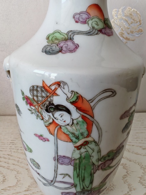 古玩陶瓷粉彩天女散花撇口瓶真品鑒賞圖