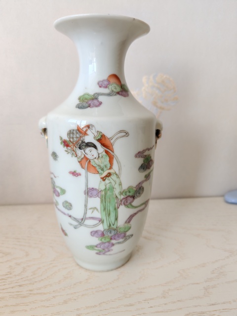 古玩陶瓷粉彩天女散花撇口瓶真品鑒賞圖