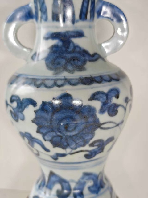 古玩陶瓷青花花卉紋盤口瓶真品鑒賞圖