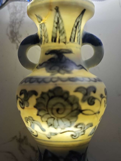 古玩陶瓷青花花卉紋盤口瓶真品鑒賞圖