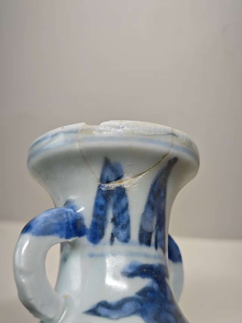 古玩陶瓷青花花卉紋盤口瓶真品鑒賞圖
