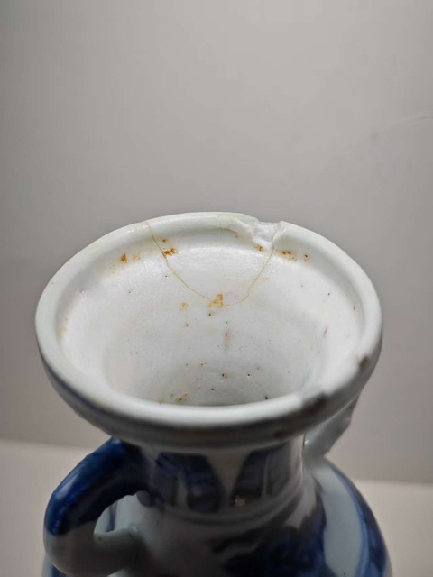 古玩陶瓷青花花卉紋盤口瓶真品鑒賞圖
