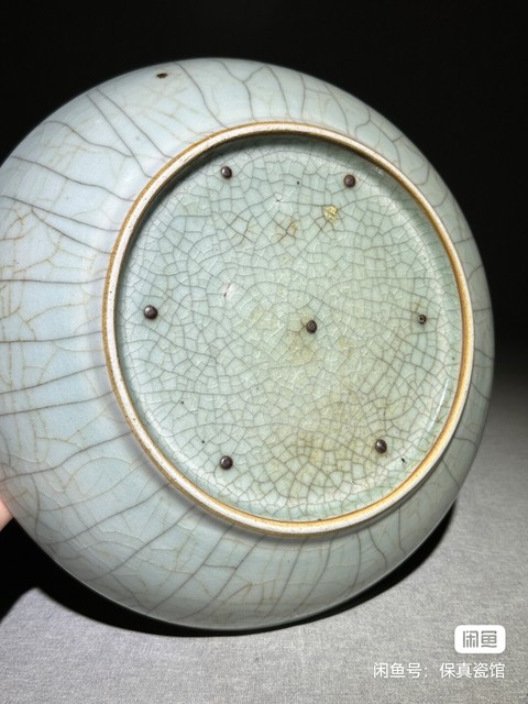 古玩陶瓷哥釉臥盤真品鑒賞圖