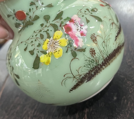 古玩陶瓷豆青釉粉彩花鳥(niǎo)紋執(zhí)壺真品鑒賞圖