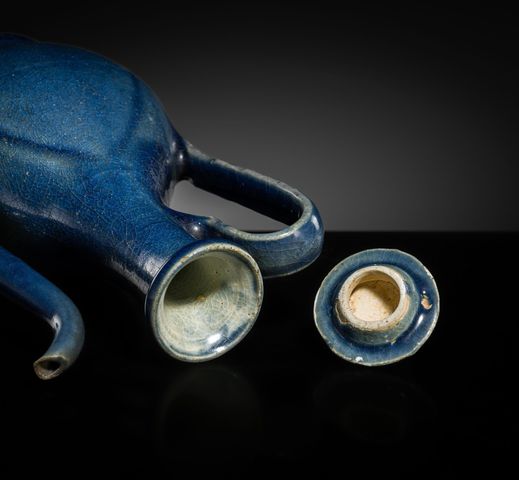 古玩陶瓷藍釉執壺真品鑒賞圖