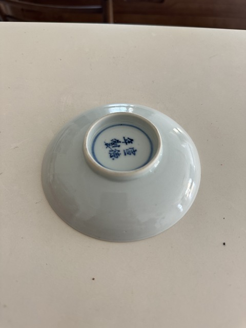 古玩陶瓷花蝶紋青花盤真品鑒賞圖