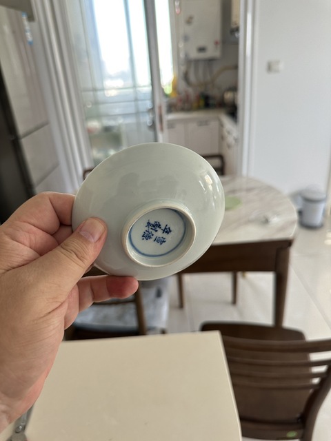 古玩陶瓷花蝶紋青花盤真品鑒賞圖
