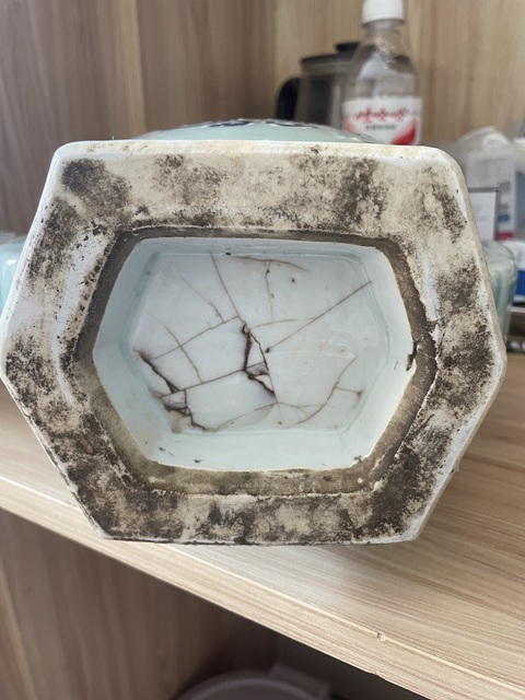 古玩陶瓷豆青釉青花雙耳瓶真品鑒賞圖
