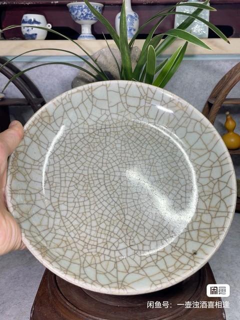 古玩陶瓷哥釉開片紋臥盤真品鑒賞圖