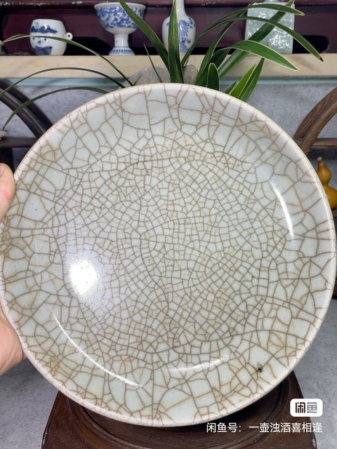 古玩陶瓷哥釉開片紋臥盤真品鑒賞圖