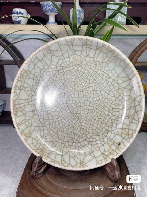 古玩陶瓷哥釉開片紋臥盤真品鑒賞圖