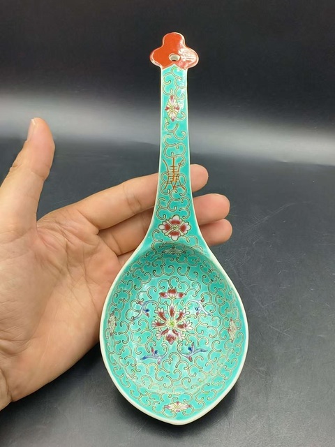 古玩陶瓷(民國)綠地粉彩纏枝花壽紋勺子拍賣,當前價格340元