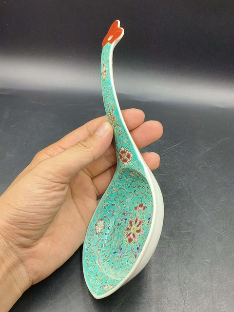 古玩陶瓷(民國)綠地粉彩纏枝花壽紋勺子拍賣,當前價格340元