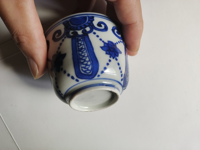 古玩陶瓷清初青花瓔珞紋杯真品鑒賞圖