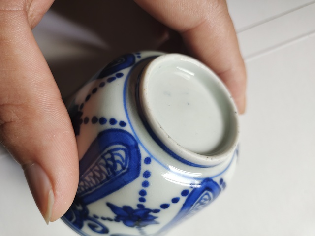 古玩陶瓷清初青花瓔珞紋杯真品鑒賞圖