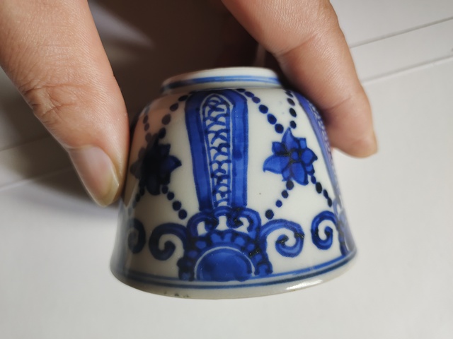 古玩陶瓷清初青花瓔珞紋杯真品鑒賞圖