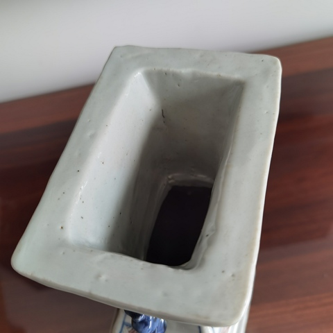 古玩陶瓷青花釉里紅洞石花卉紋四方瓶真品鑒賞圖