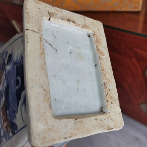 古玩陶瓷青花釉里紅洞石花卉紋四方瓶真品鑒賞圖